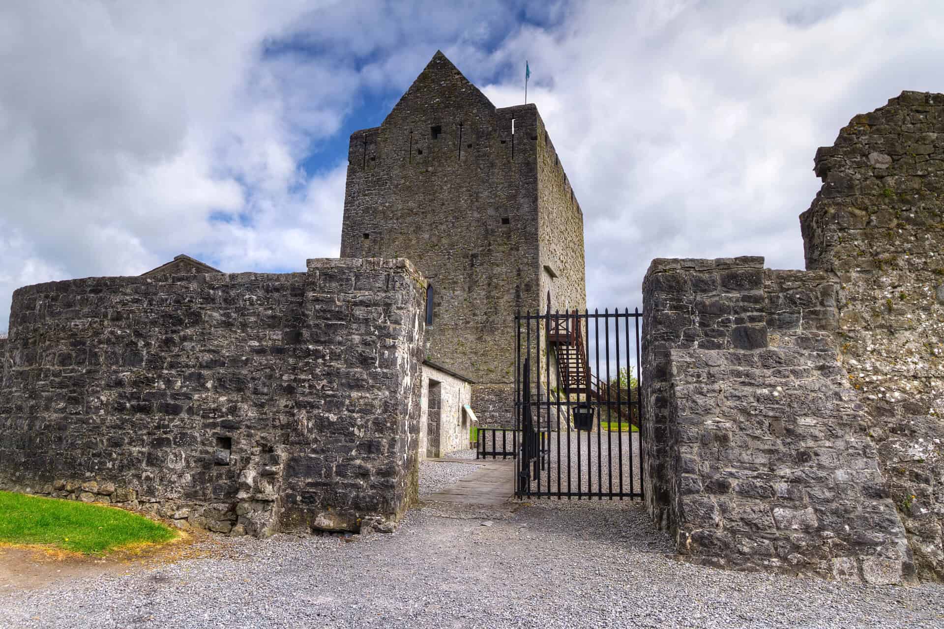 Athenry Castle Visitor Guide: Opening Times, Tickets, History, And Nearby Stops