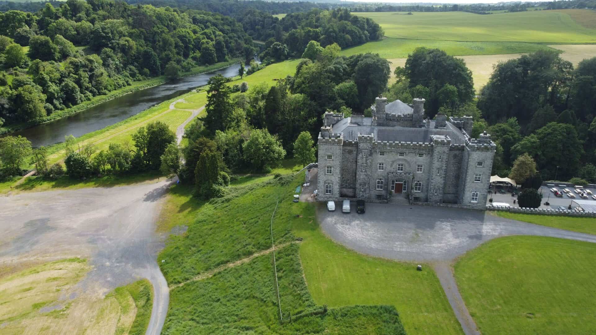 Slane Castle Guide: Tours, Distillery, Walks, History And Visitor Tips