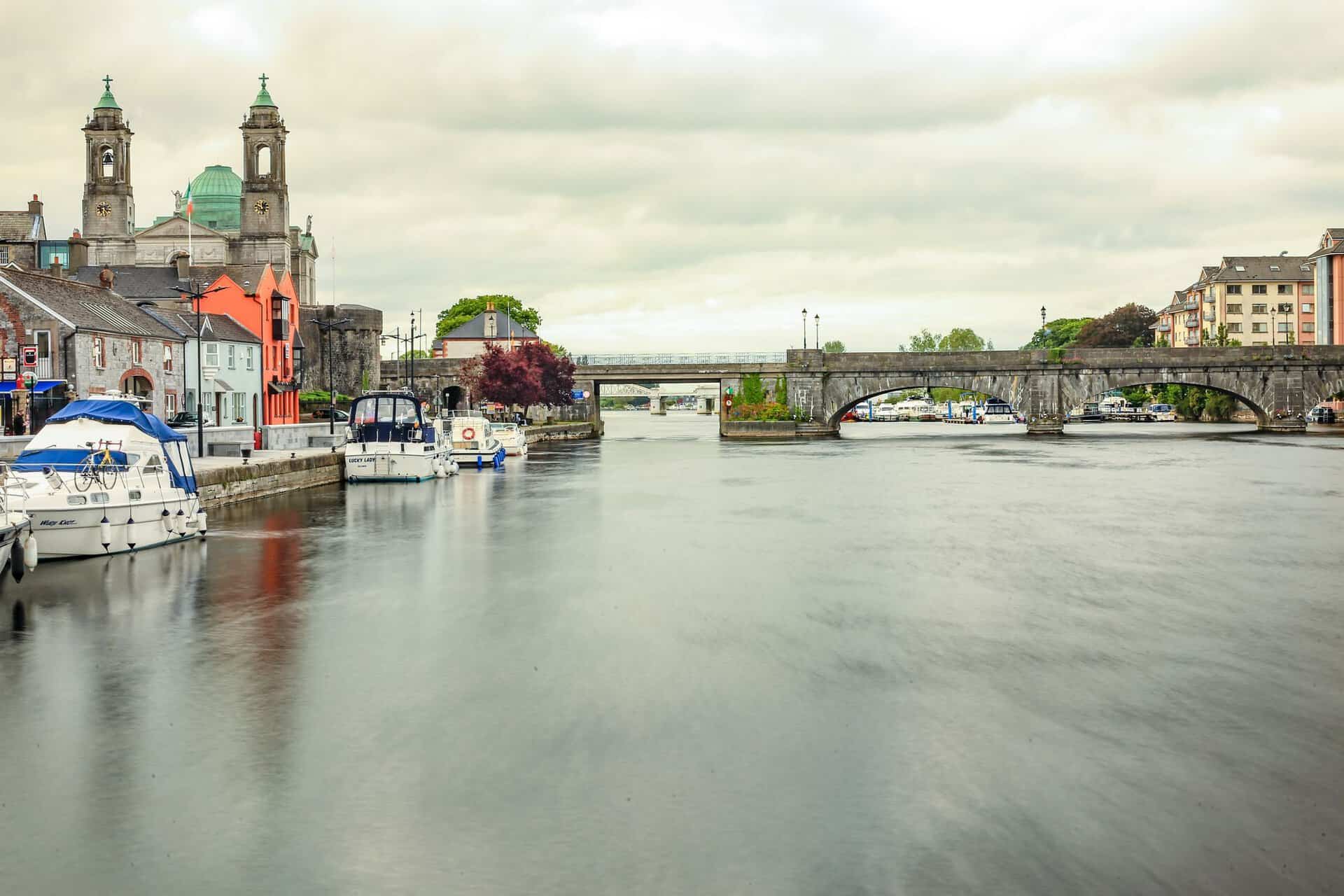 What to Pack for a Shannon River Cruise in Ireland: Clothes, Rain Gear and Boat Essentials