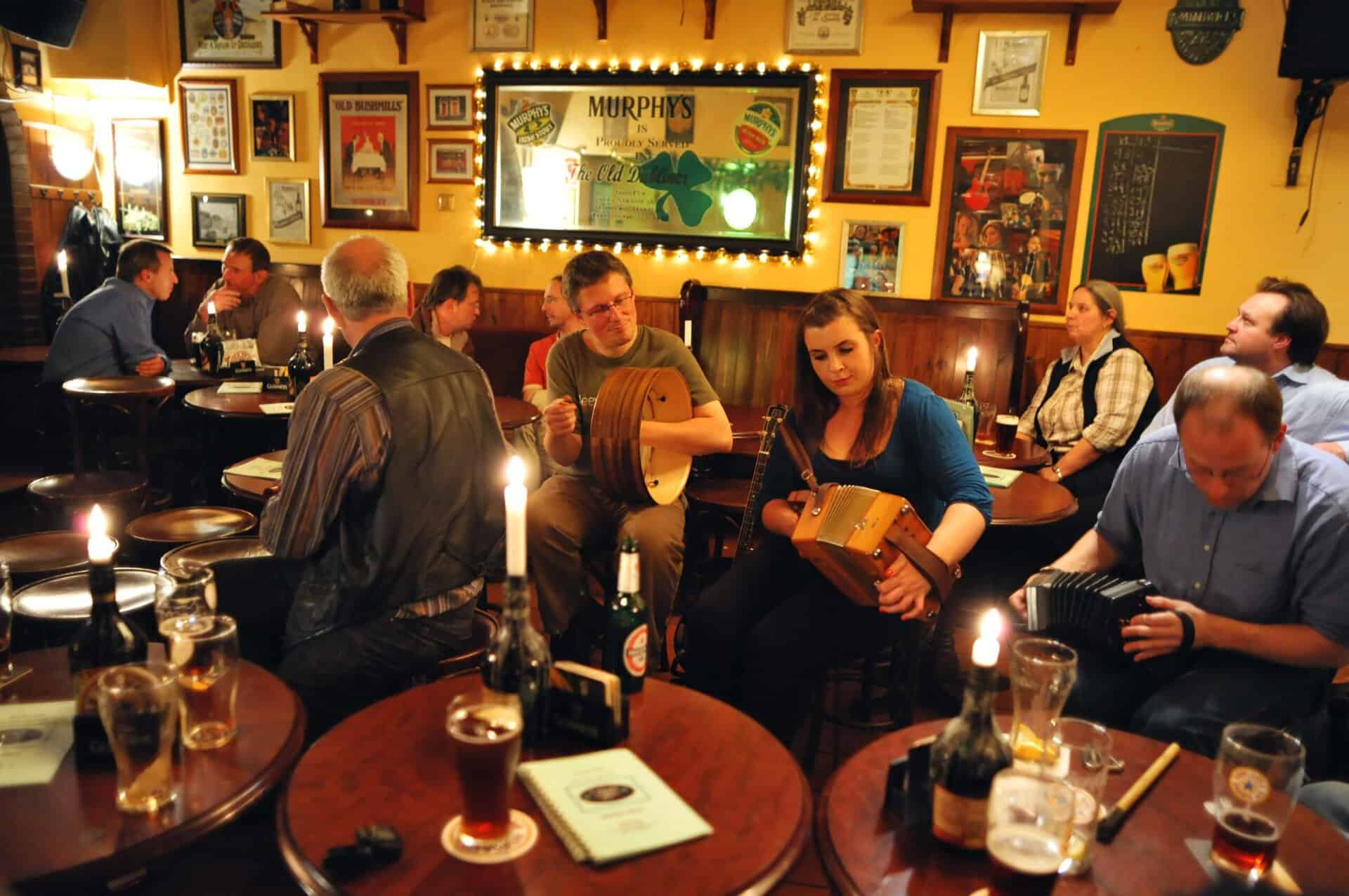 Musicians playing an Irish traditional music session in Hamburg.