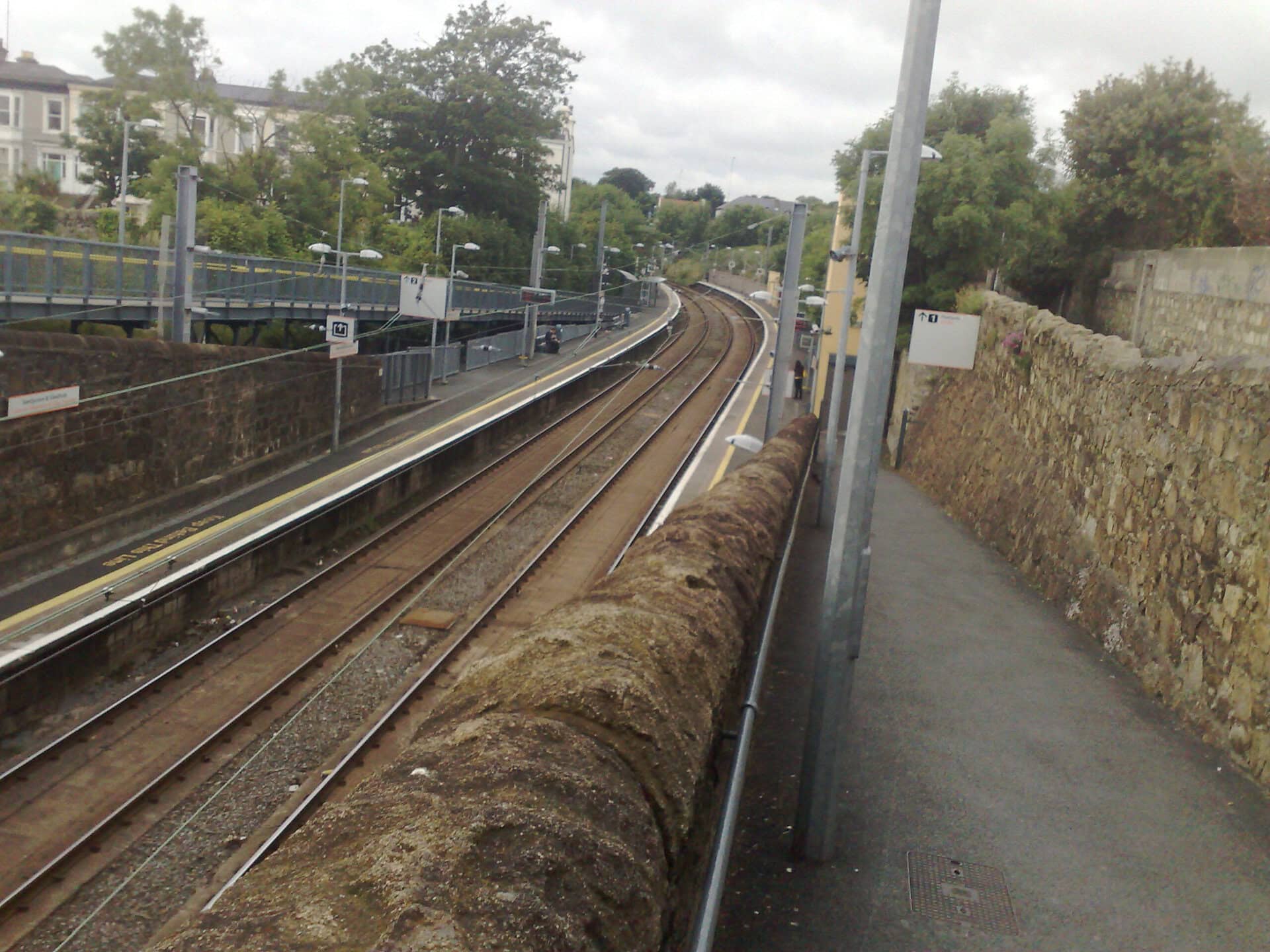 Platforms at Sandycove and Glasthule DART station
