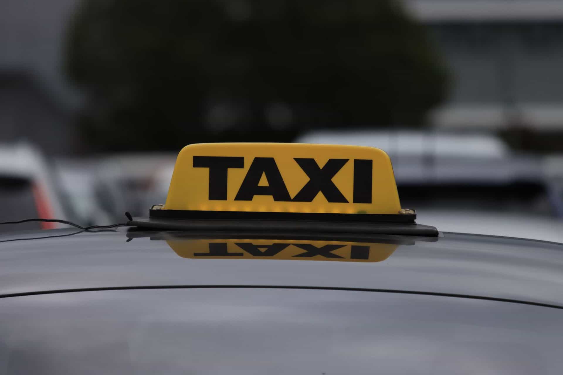 Using Taxis in Ireland: Booking, Fares, Card Payments and Receipts