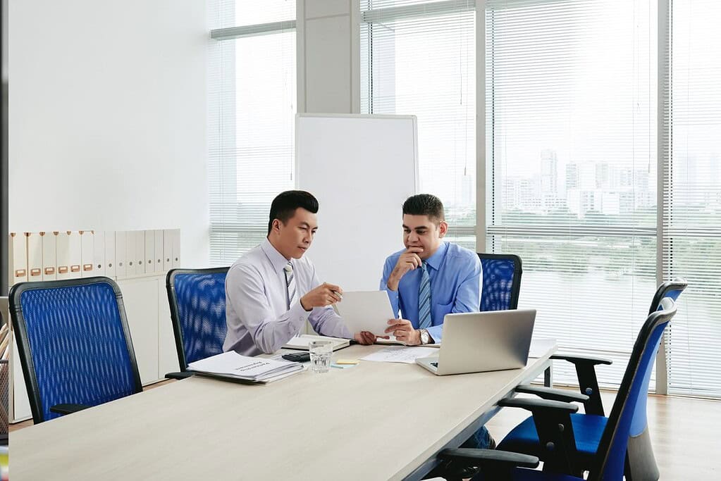 Two workers in the financial sector discussing something