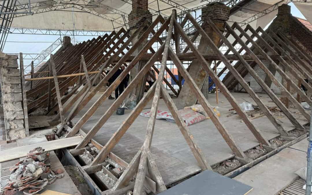 Ejendom i Aarhus får skiftet tag og renoveret facaden på gårdsiden