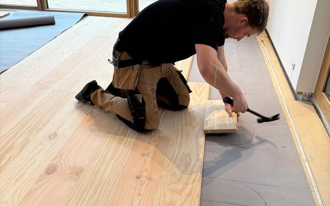 Montering af massive Douglas plankegulve fra Dinesen