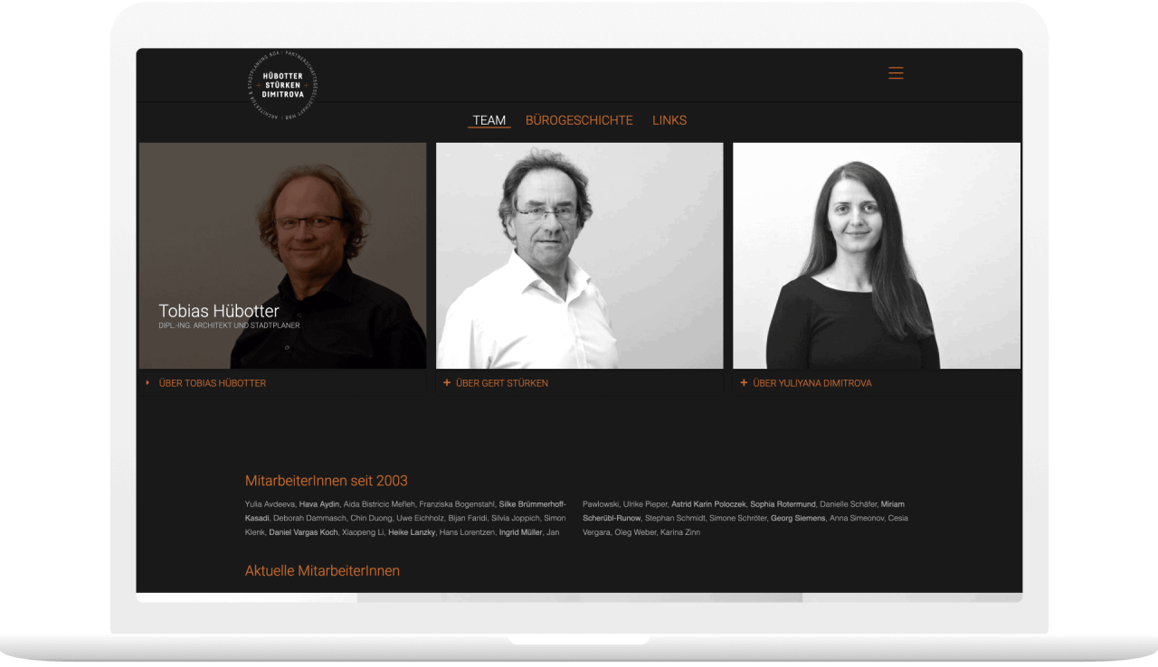 Team Landingpage, oben Links zu den Segmenten „Team“, „Bürogeschichte“ und „Links“. Darunter, die drei Partner:innen des Architekturbüros. Beim ersten Partner wird der Hover-State gezeigt, der Namen und Titel zeigt.