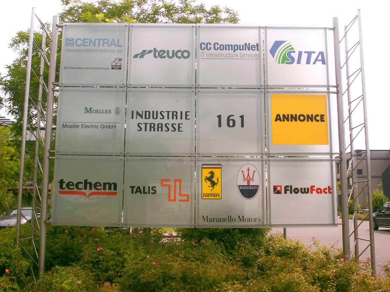 Übersichtstafel als Firmenbeschilderung für Außenbereich – professionelle Werbeschilder und Leitsysteme von KBZ Werbetechnik Köln