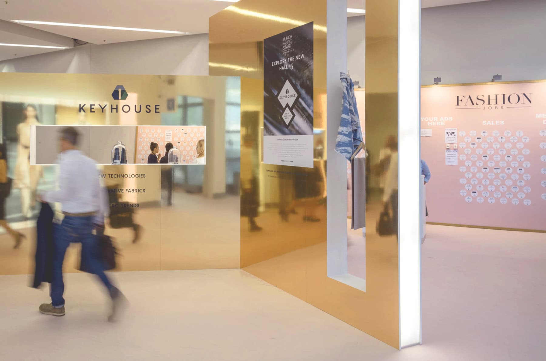Goldene Folierung für Messe und Ausstellung – hochwertige Plot- und Druckfolien für Eventdesign
