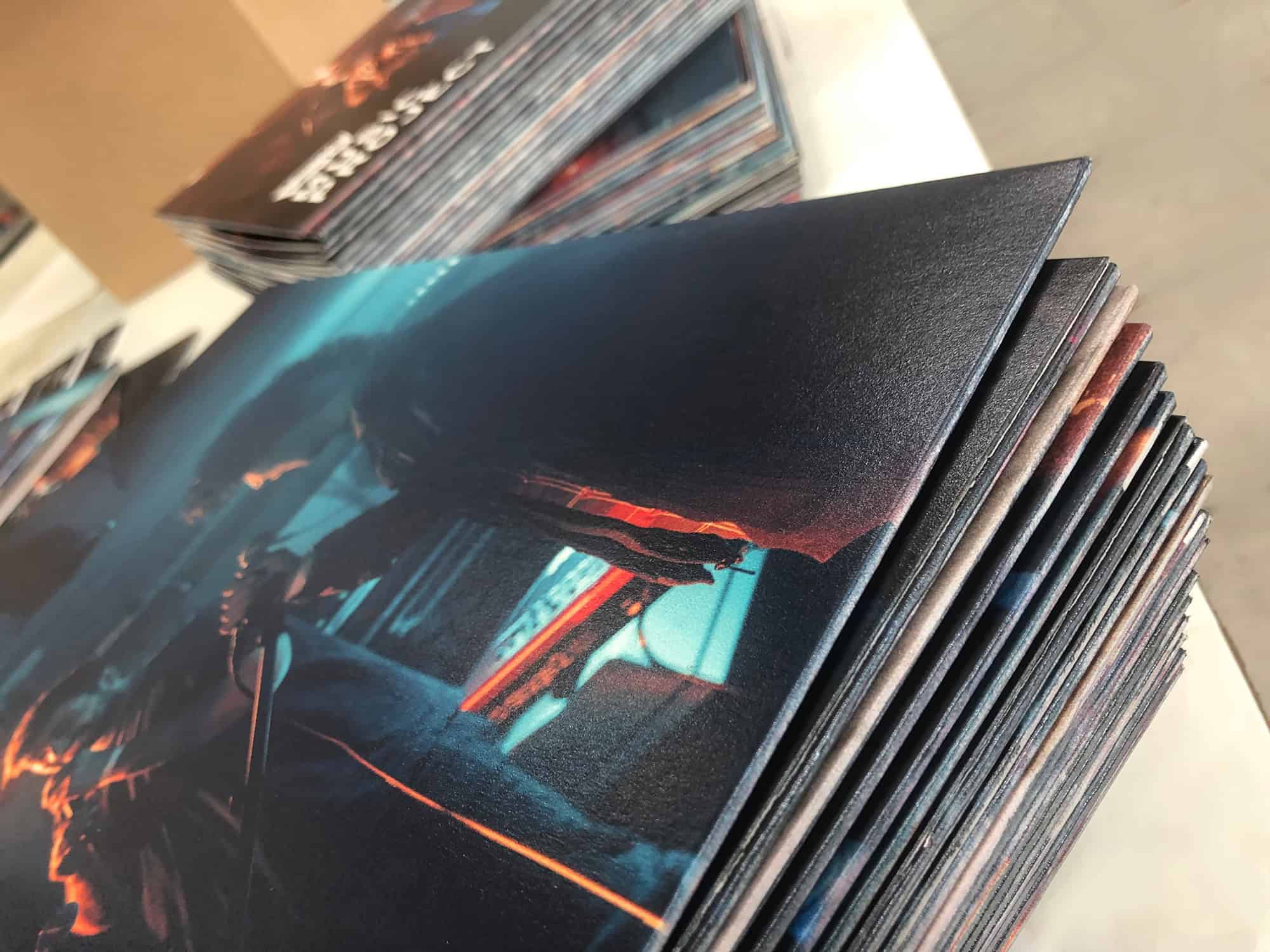 Filmrequisiten Fake Vinyl Cover – realistische Schallplatten Cover für Film, TV und Bühnenproduktion