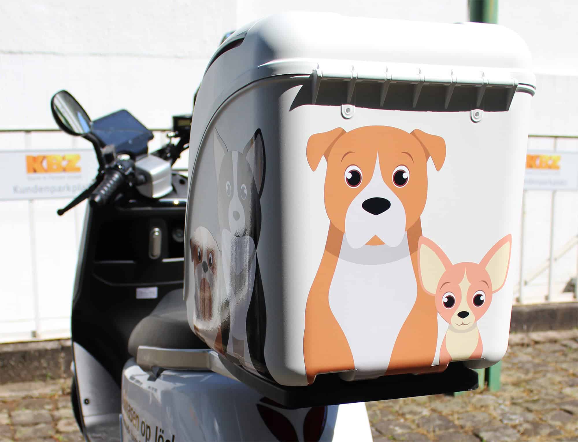 Fahrzeugwerbung für Tierarzt als Digitaldruck – Motorroller Beschriftung mit Hundemotiv und individueller Fahrzeugfolierung