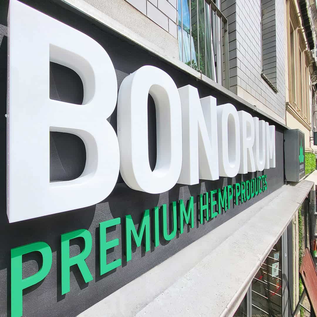3D Buchstaben für BONORUM – Premium Firmenbeschriftung und hochwertige 3D Werbetechnik am Rudolfpatz in der Kölner Innenstadt