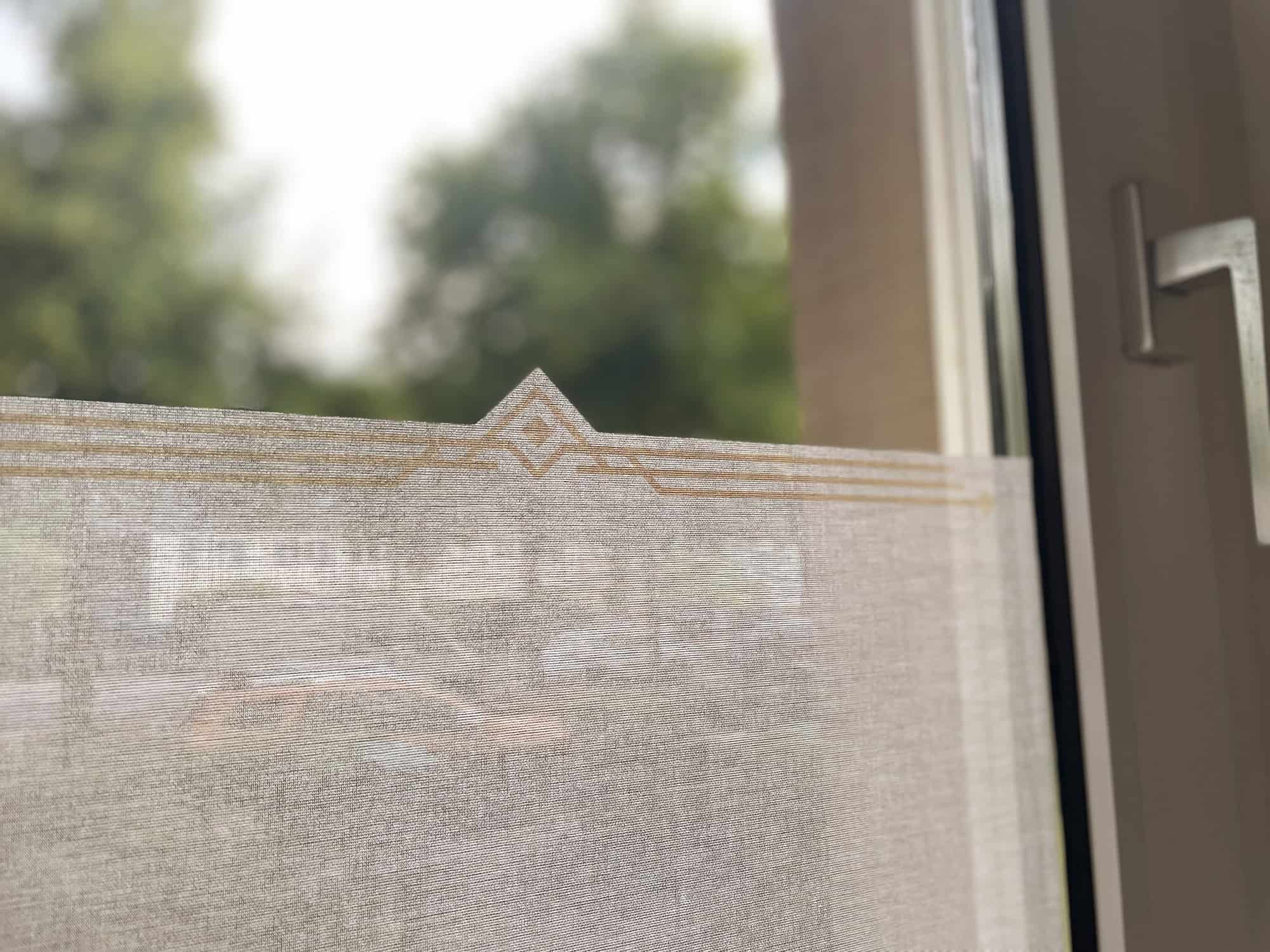 Squid textile Fensterfolie bedruckt – Sichtschutzfolie für Glasflächen und moderne Fensterfolierung von KBZ Werbetechnik