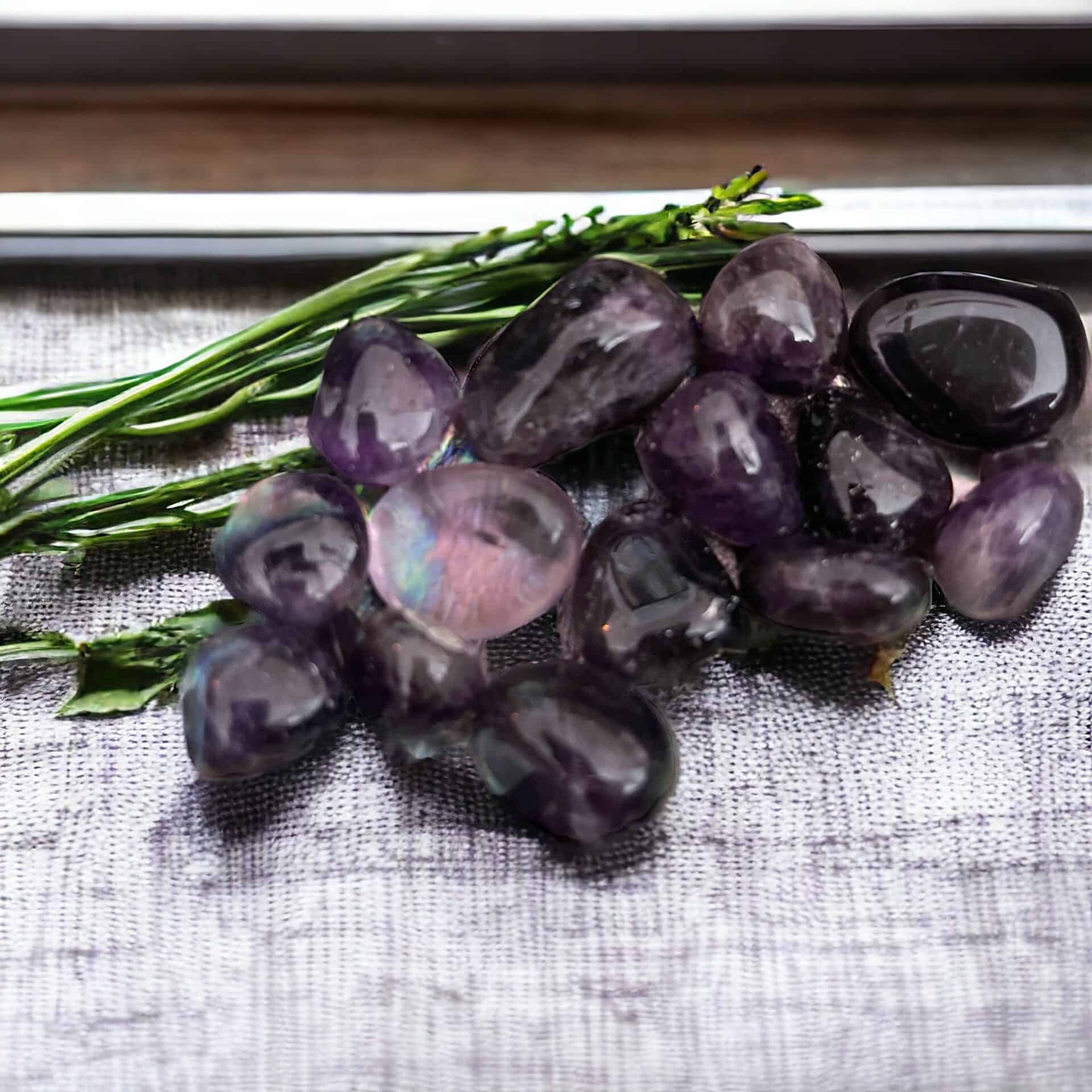 Amethyst Tumble Stone small - Image 2