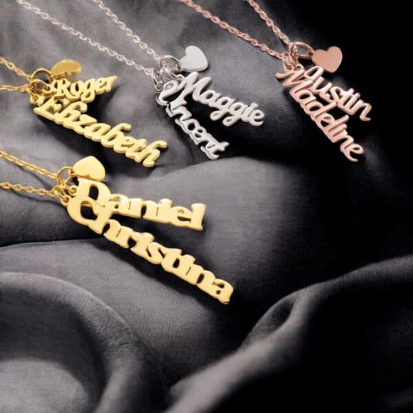 minimmalistic, vertical name necklace with heart charm