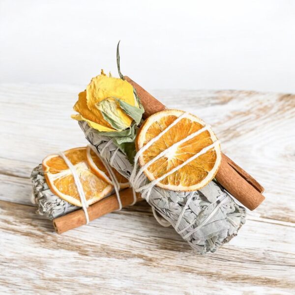 White Sage Smudge Sticks – Chakra Flowers, Dried Orange, Cinnamon & Rose – 10 cm Cleansing Bundles
