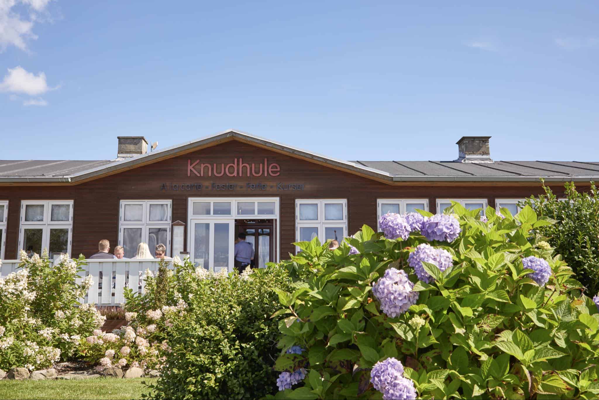 Sønder dit foto af Knudhule Badehotel, perfekt til SEO-optimering.