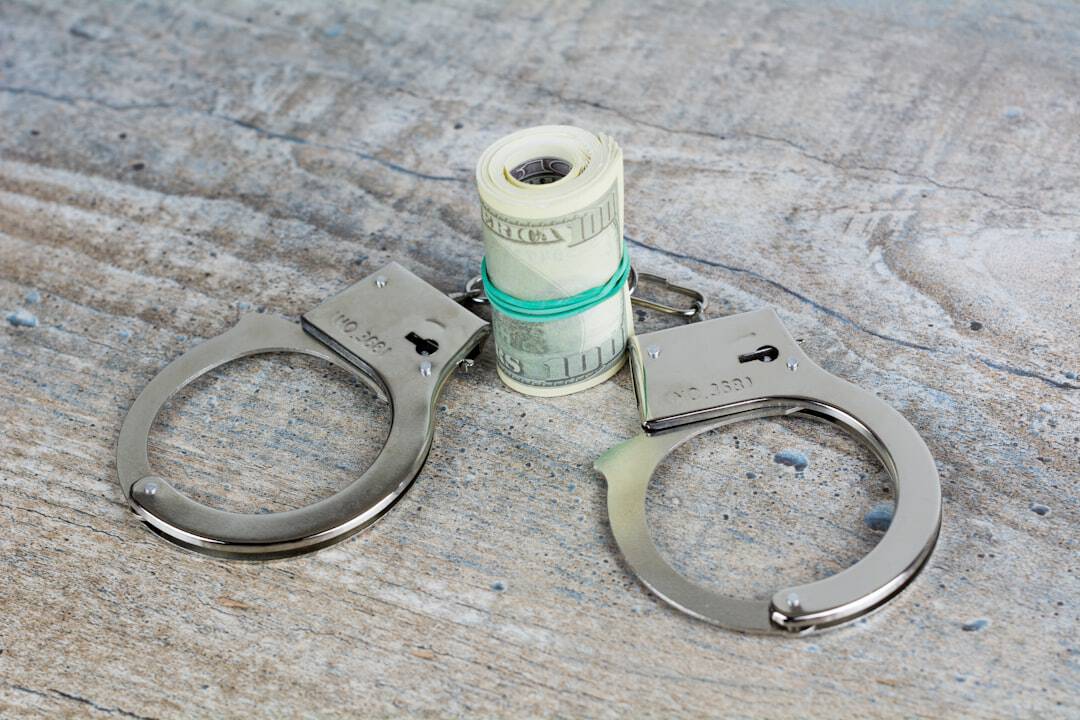 Photo Handcuffs, money