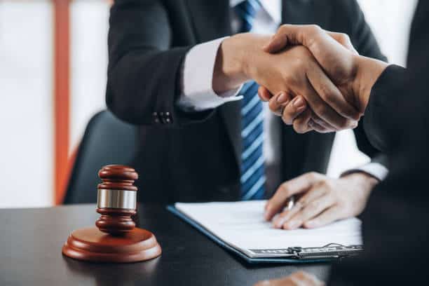 istockphoto 1407245585 612x612 1 Illustrate images can a lawyer represent a family member
