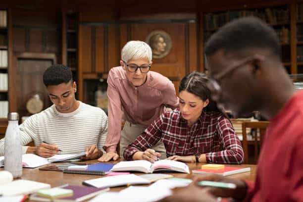 istockphoto 1201405341 612x612 1 Illustrate what states require child support through college