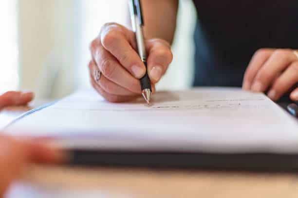 istockphoto 1402511862 612x612 1 Showing image covenant vs contract