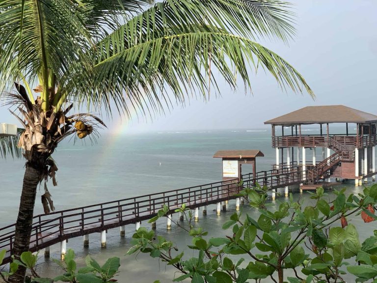 Is Sandy Bay Roatán Worth a Visit?