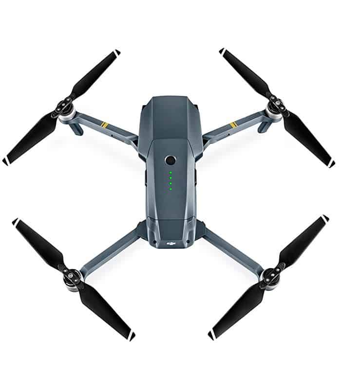Dron de surveillance avec caméra haute résolution et quatre hélices, idéal pour la photographie aérienne et la sécurité.