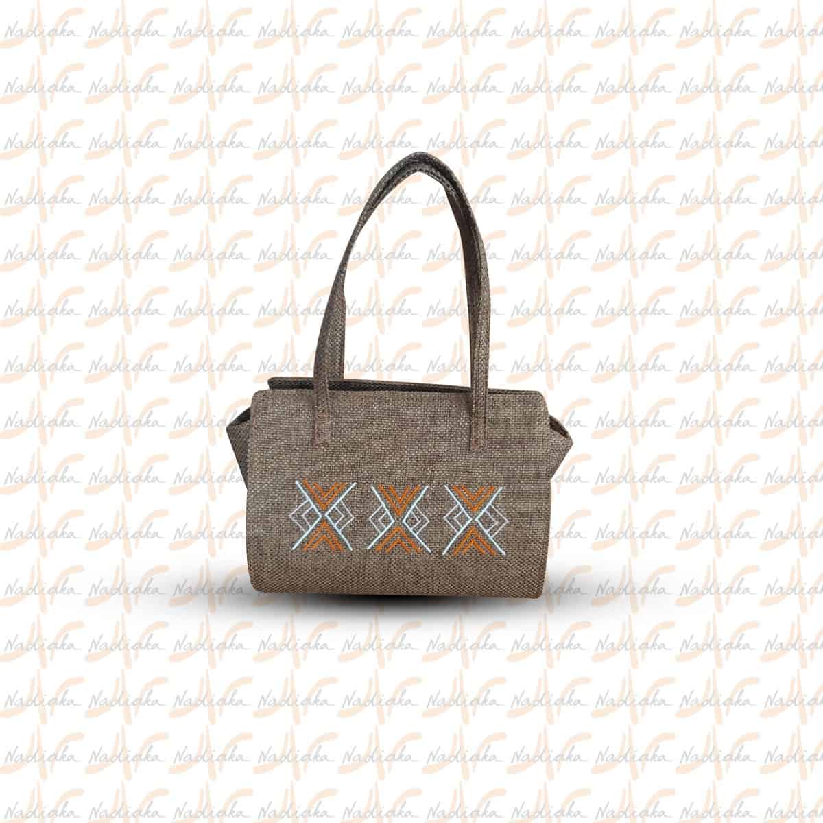 Sac en tissu avec broderie géométrique, idéal pour mode, beauté et shopping.