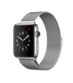 Apple Watch en acier inoxydable avec bracelet milanais en métal.