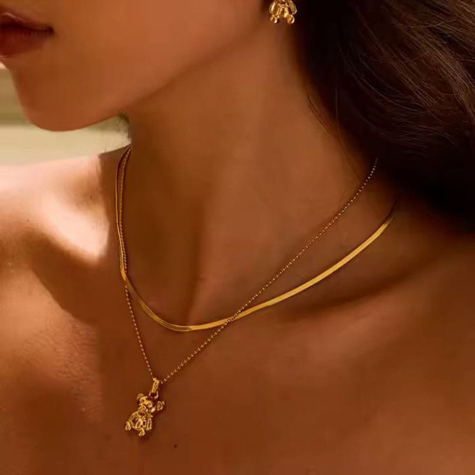 Gouden ketting met beer