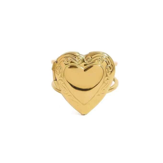Ring met Hartjes Medaillon