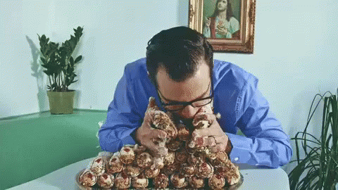 3 Reasons You’re Binge Eating On the Weekends