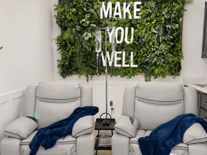 Modern and comfortable IV therapy room at the Make You Well clinic, equipped for relaxing and professional intravenous wellness treatments.