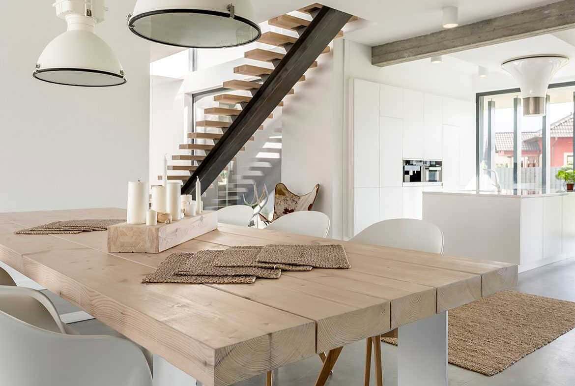 Ngôi nhà đẹp với nội thất hiện đại, view vịnh thơ mộng và không gian mở thoáng đãng.