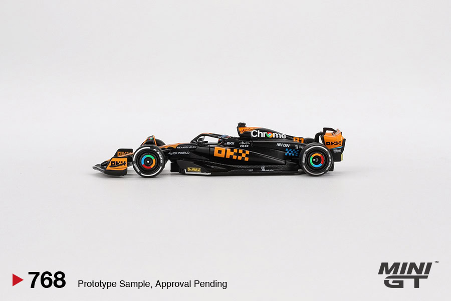 1:64 McLaren MCL60 #81 2023 F1 Japanese GP 3rd Place Oscar Piastri - obrazek 3