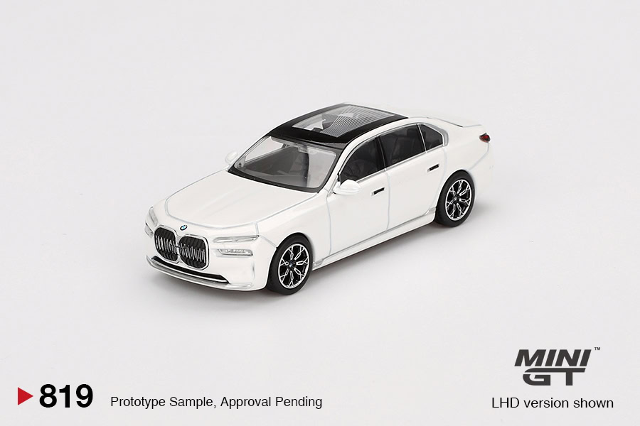 1:64 BMW i7 xDrive60 Mineral White