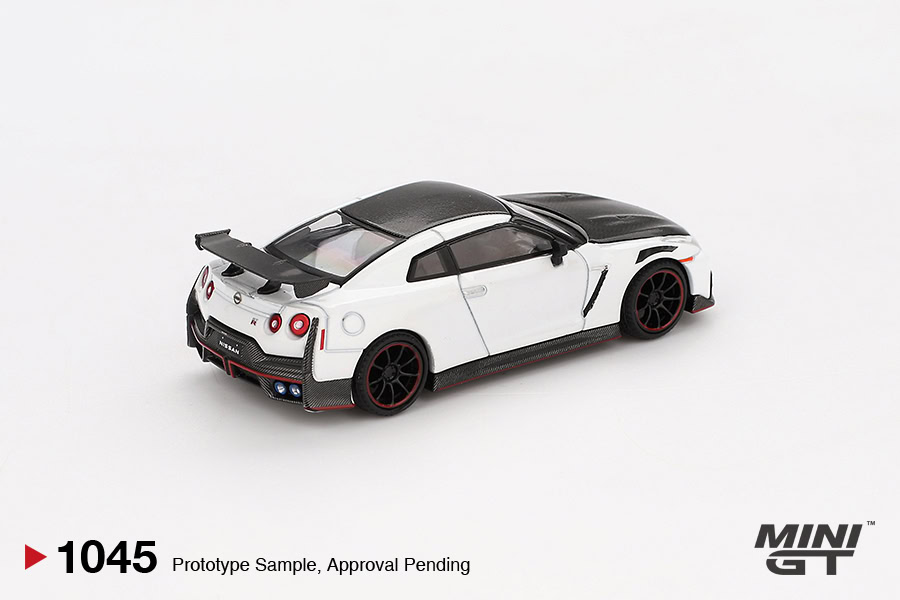 1:64 Nissan GT-R Nismo (R35) 2024 Brilliant White Pearl - obrazek 2