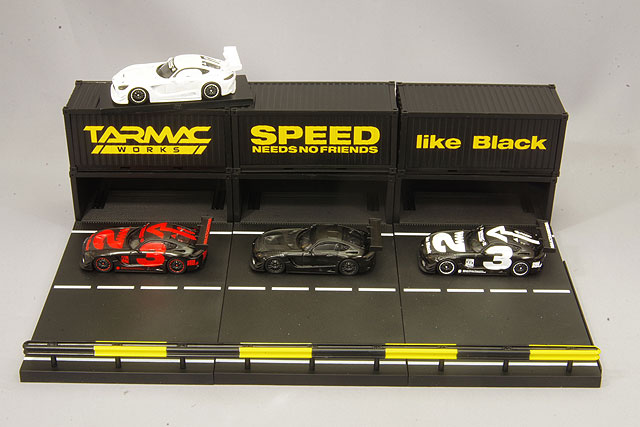 1:64 DIORAMA PIT LANE MERCEDES AMG GT3 - obrazek 3