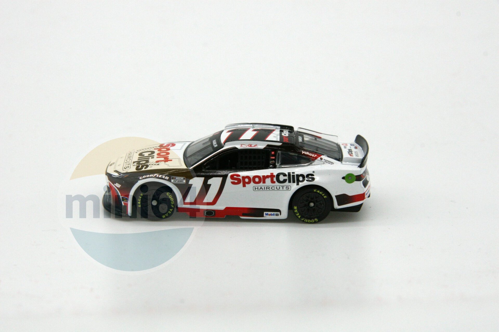1:64 Toyota Camry #11 2025 Denny Hamlin - obrazek 5