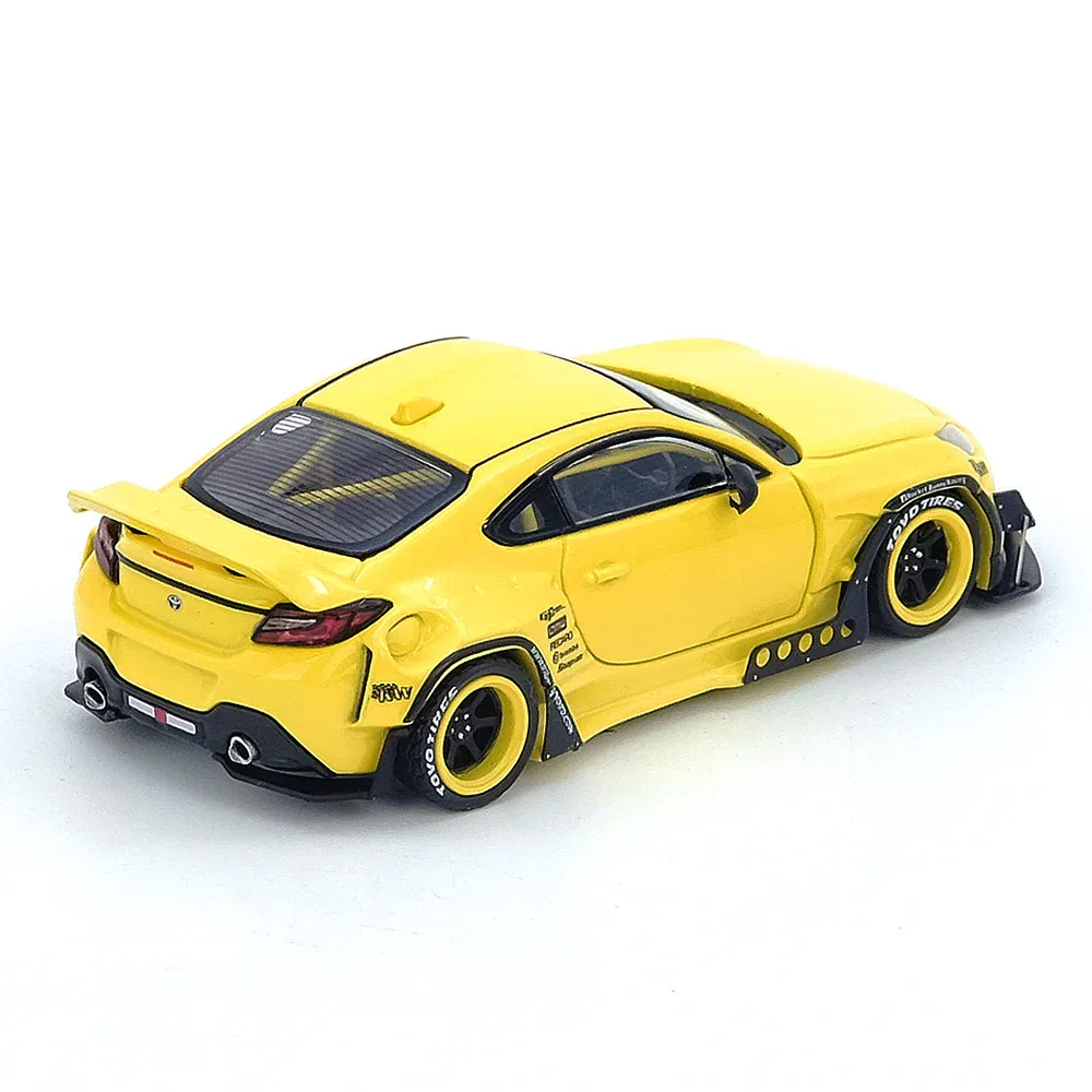 1:64 Toyota GR86 “PANDEM” Yellow - obrazek 3