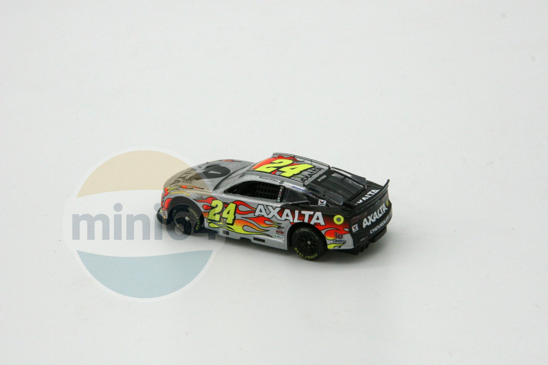 1:64 William Byron #24 Axalta Throwback 2025 Chevrolet - obrazek 2