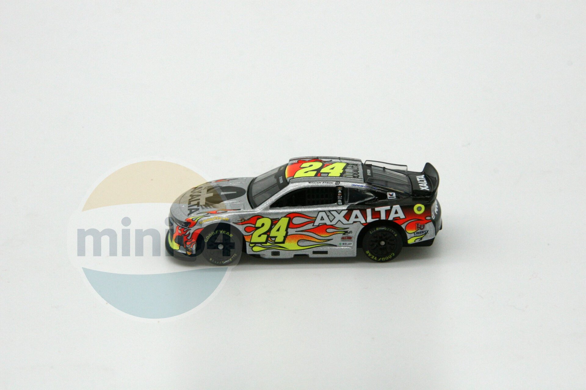 1:64 William Byron #24 Axalta Throwback 2025 Chevrolet - obrazek 3