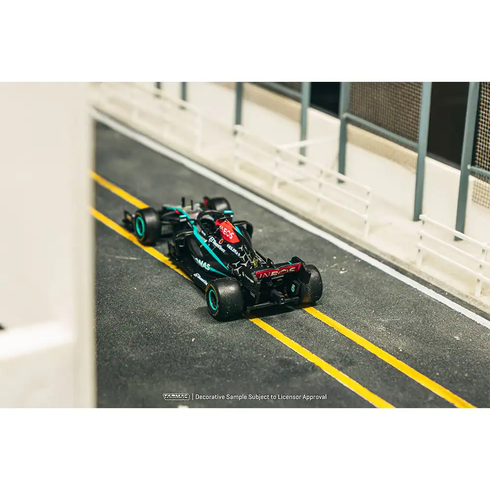 1:64 Mercedes-AMG F1 W12 E Performance New York Demo Run 2024 Lewis Hamilton - obrazek 5
