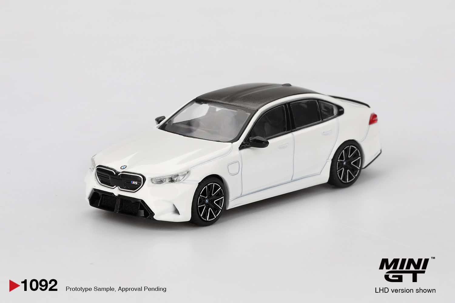1:64 BMW M5 Alpine White