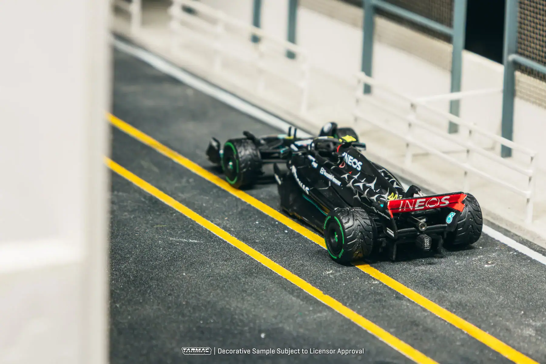 1:64 Mercedes-AMG F1 WE14 E Performance Monaco Grand Prix 2023 Lewis Hamilton - obrazek 2