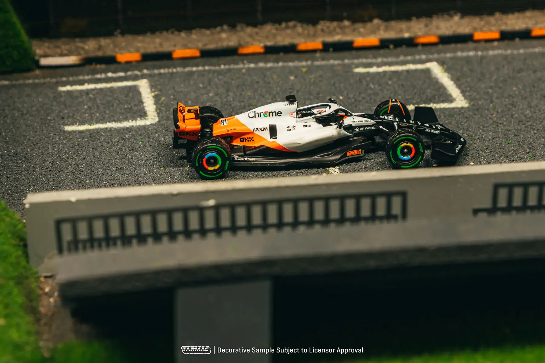 1:64 McLaren MCL60 Monaco Grand Prix 2023 Oscar Piastri - obrazek 2