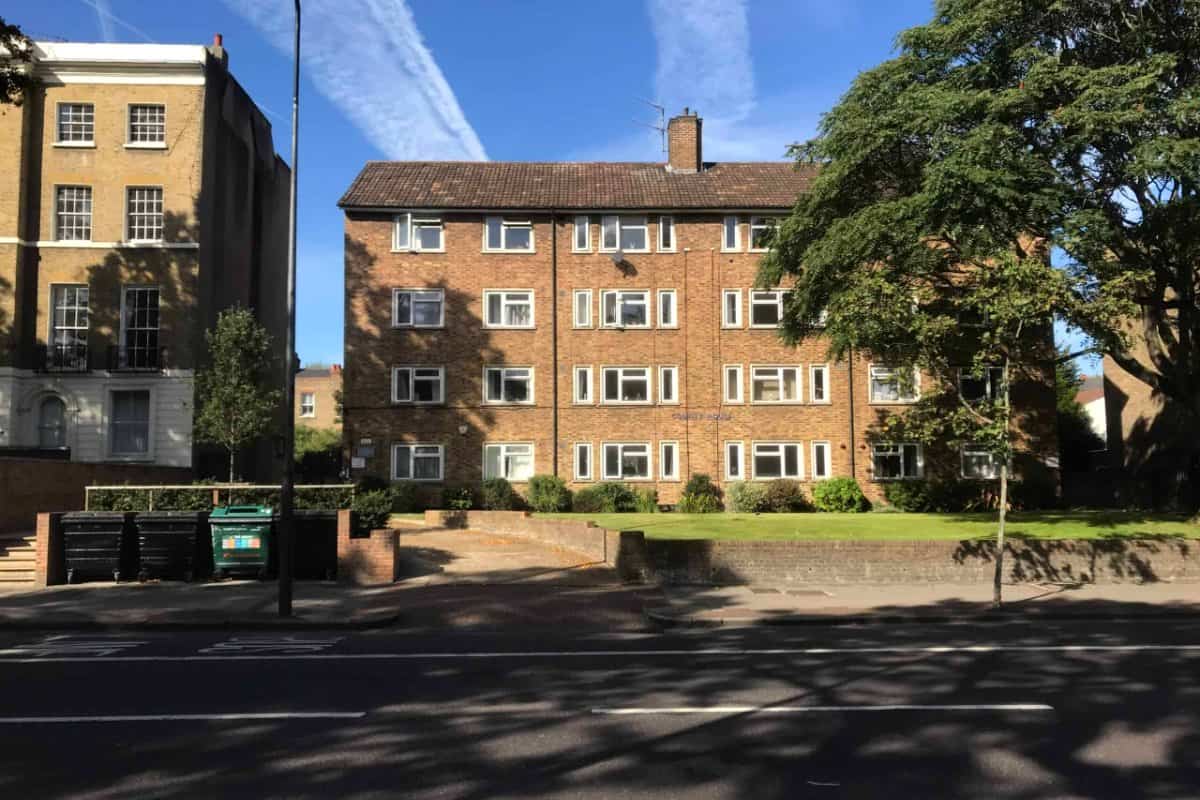 Brixton Road (SW9): rooftop apartments above tenanted flats, before