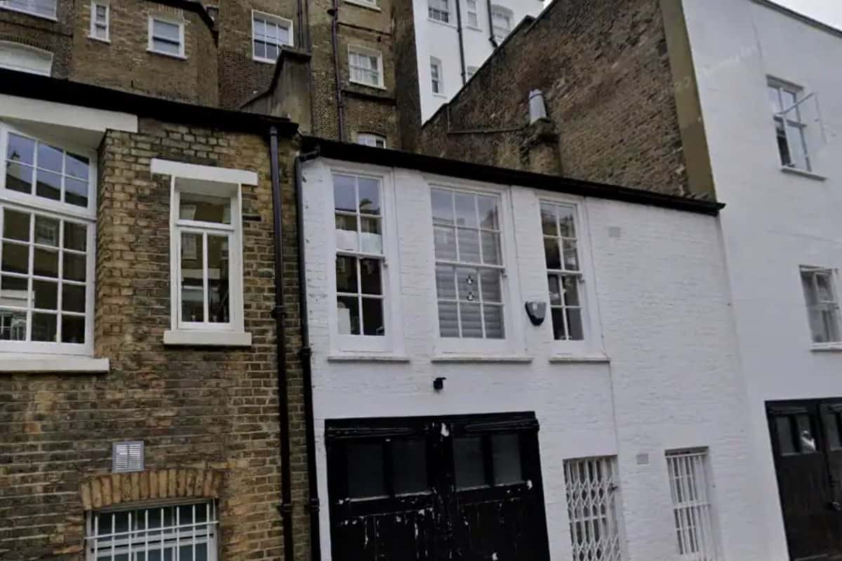 Marylebone (W1): a mansard storey on a mews house, before