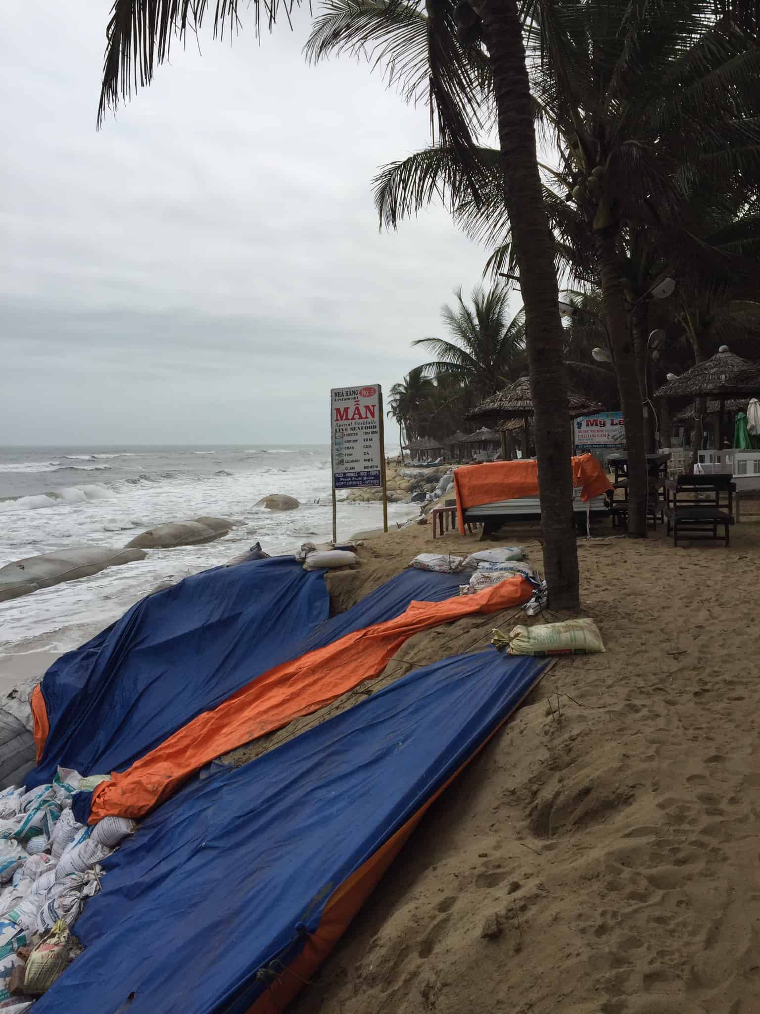 Den første lange travetur ved Hoi An Beach...