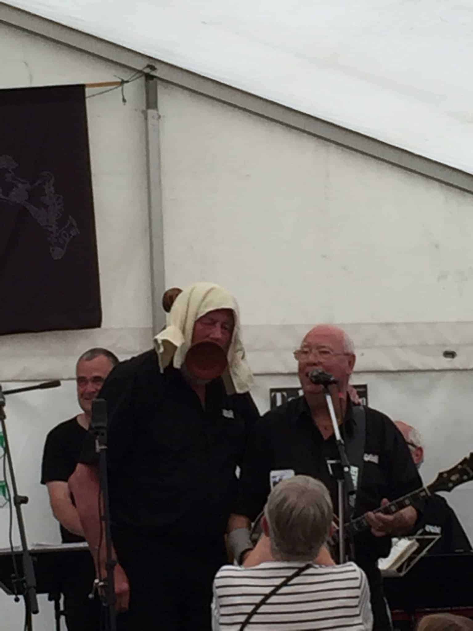 På jazz-tur i Smilets by og Skibshundens første live koncert
