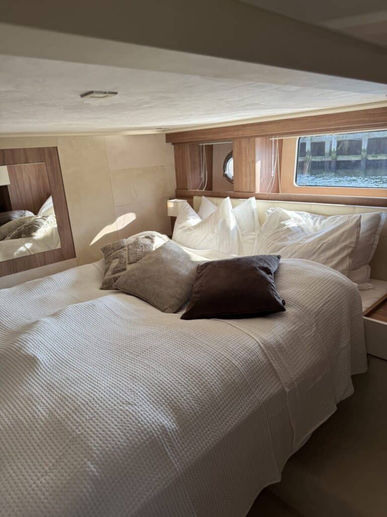 Colina - master bedroom